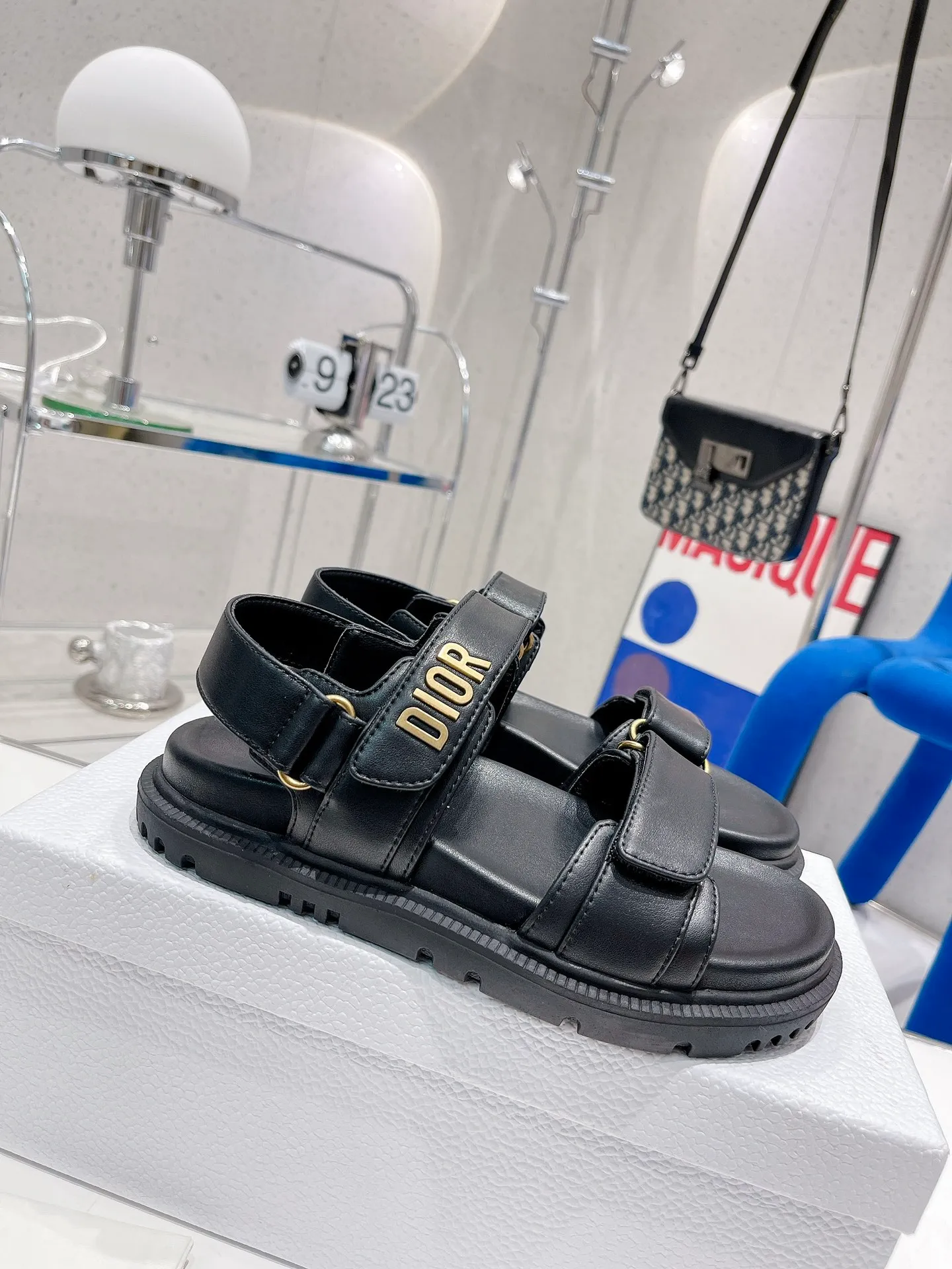 👟👟Ex-factory price 440👟👟 Women's Shoes Women's Clothing Dior 2022 Dior New New Color Velcro Sandals Original Reproduction Super Durable and Versatile Very Comfortable on the Feet Look Slim and White Better than the Fragrant Grandma Style Upper: Original Cowhide Lining: Sheepskin Lining Buckle: Original D Hardware Buckle Outsole: original molded T👟👟factory price U outsole Size: 35～40#